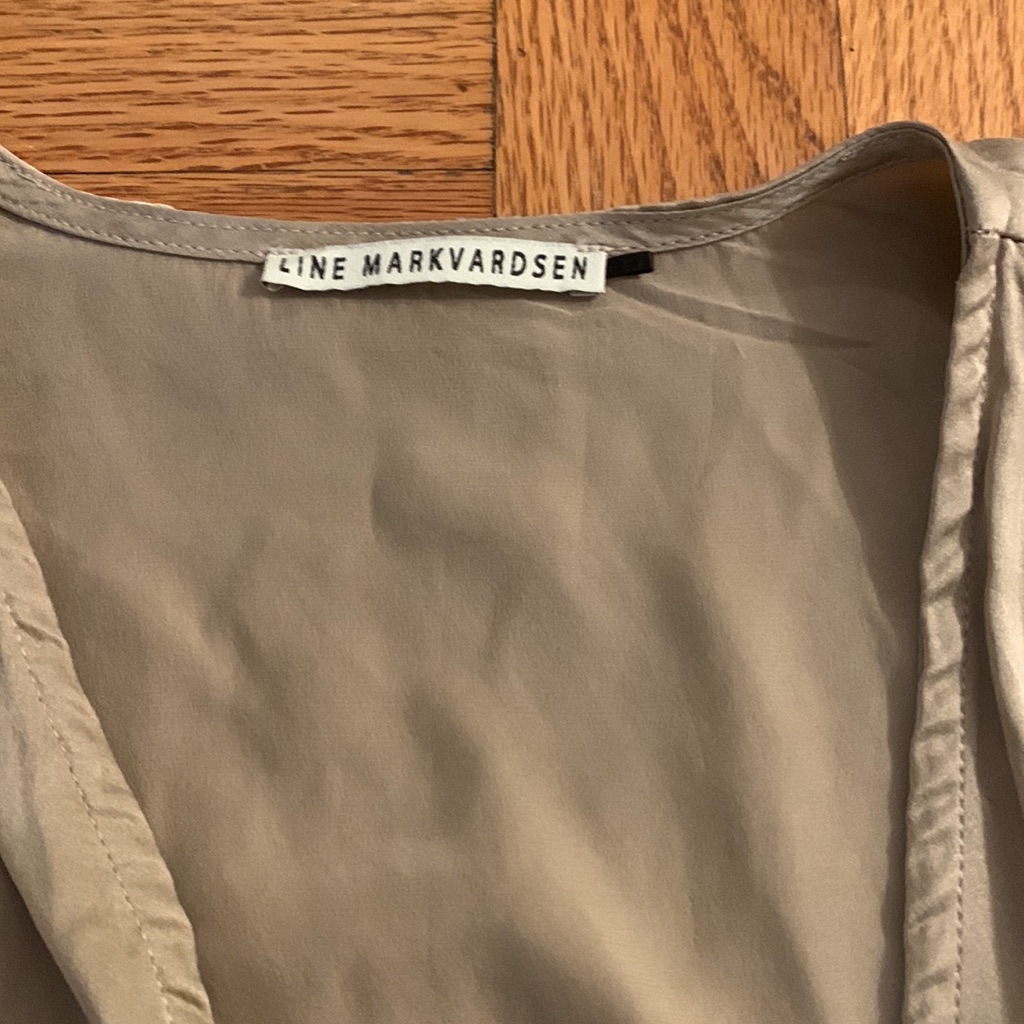 Line Markvardsen 100% Silk Isabelle Wrap Blouse Size Medium — image 3 of 6